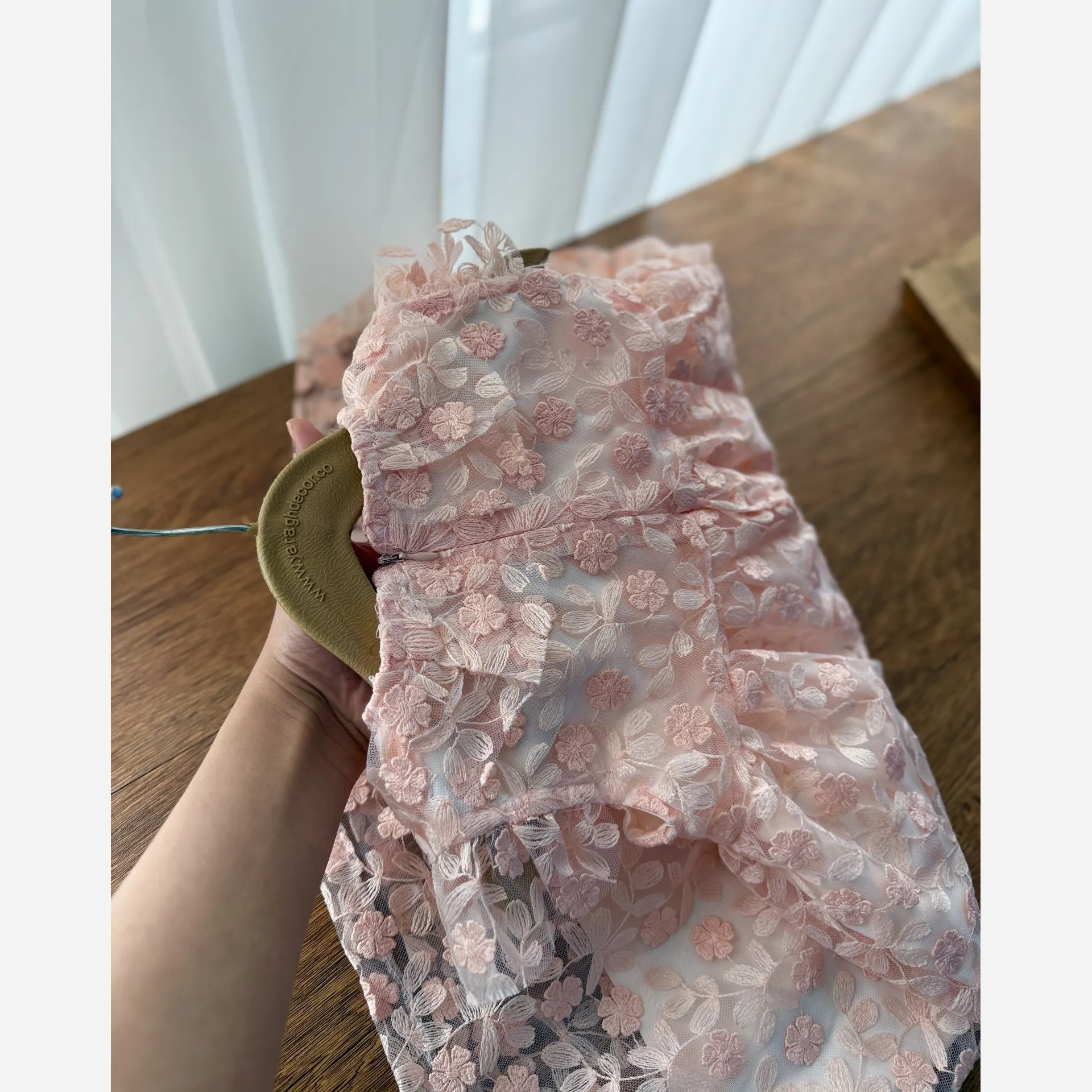 پیراهن دخترانه مجلسی تور با گل برجسته مناسب 3 تا 10 سال