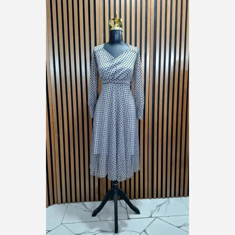 لباس ایسلا فلوک مخمل برجسته قد 120 سایز 42 تا 52