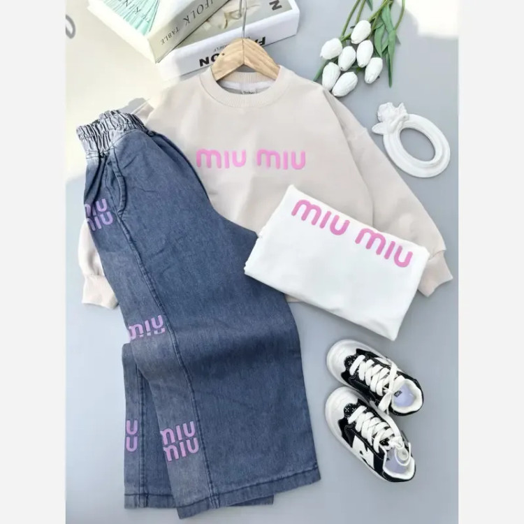 ست بلوز و شلوار لی دخترانه بچگانه طرح Miu Miu پاییزه دورس لاکرا سایز 45 تا 70